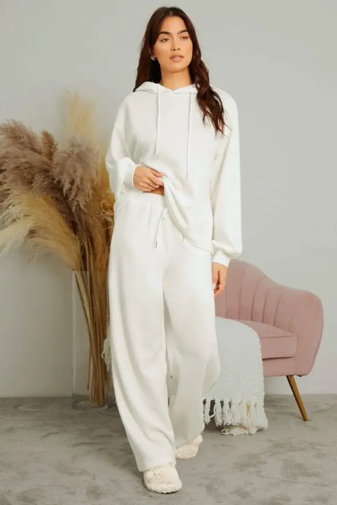 Minimalist Maven with Whites