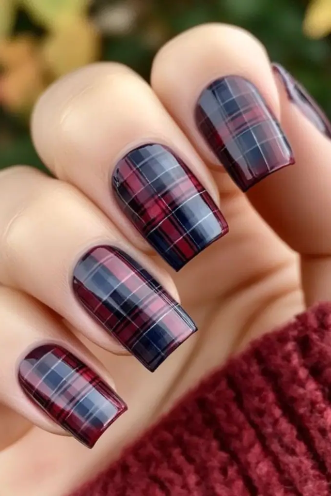 Subtle Plaid Patterns for Nails