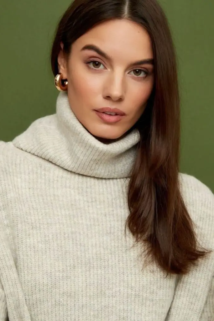 23. Center Part with Glossy Straight Lengths